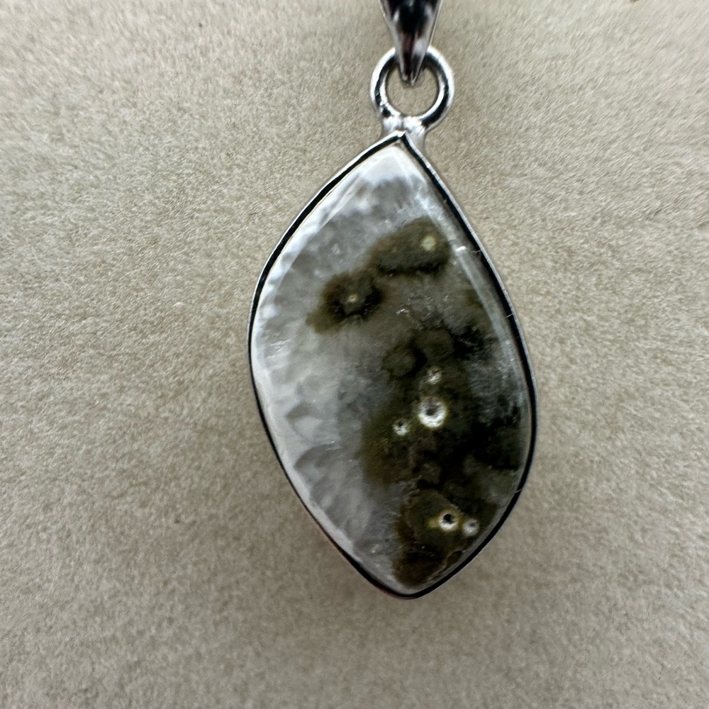 White and Green Orbicular Jasper Pendant Necklace - Picture 3 of 6